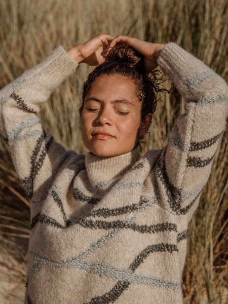 Wave Stitch Jumper Oatmeal/Blue Finisterre